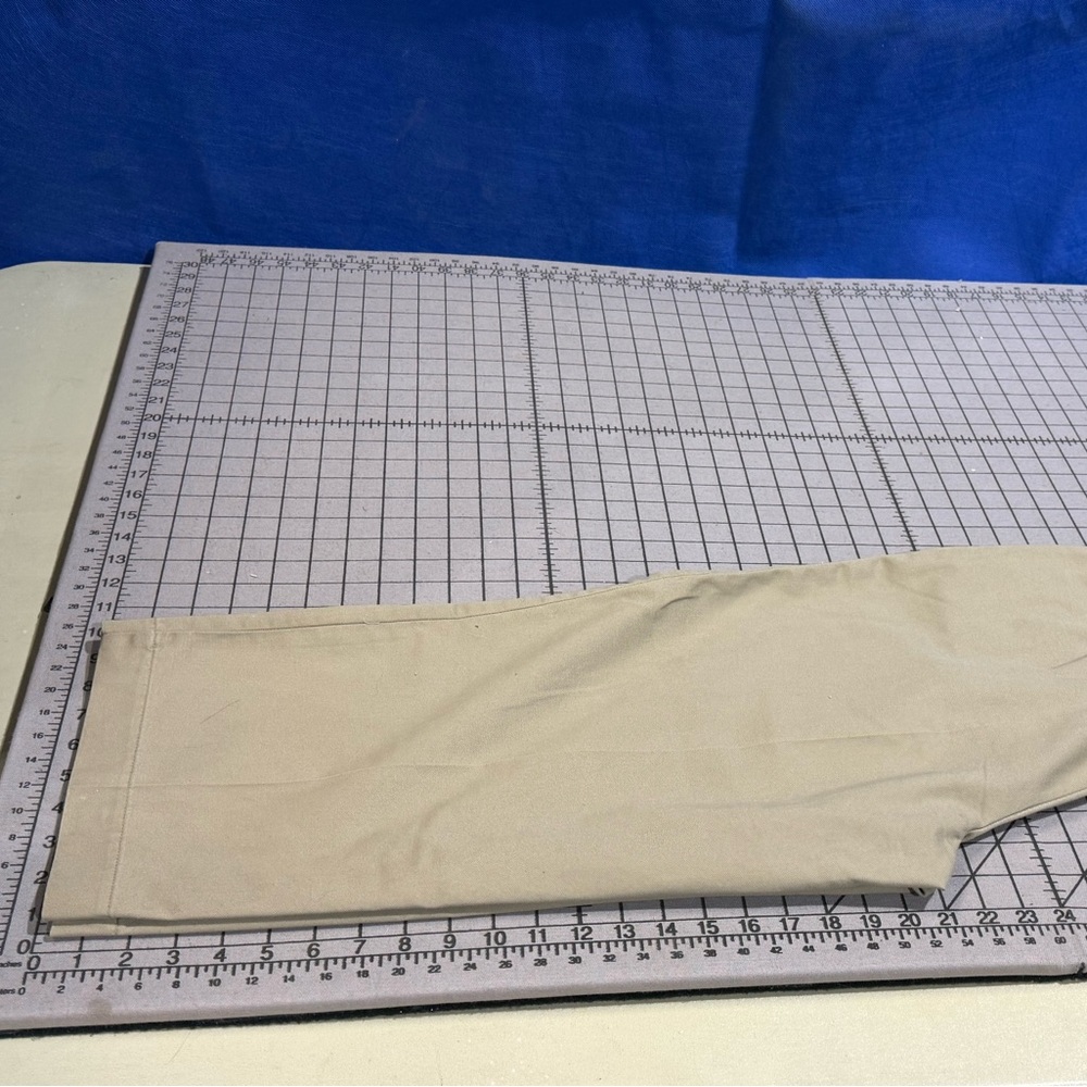 Christopher & Banks Khaki Capri Crop Pants Size 8 - Picture 4 of 5